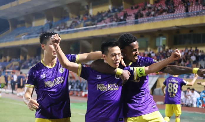 Không được gọi lên ĐT Việt Nam, chân sút số 1 Hà Nội FC lập kỉ lục