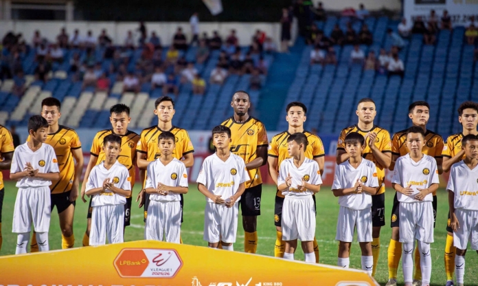 FIFA bất ngờ ra án phạt nặng với đội bóng Việt Nam