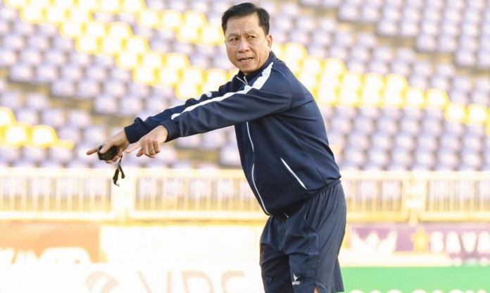 HLV Văn Sỹ Sơn thẳng thắn lên án cầu thủ SLNA nhận thẻ đỏ