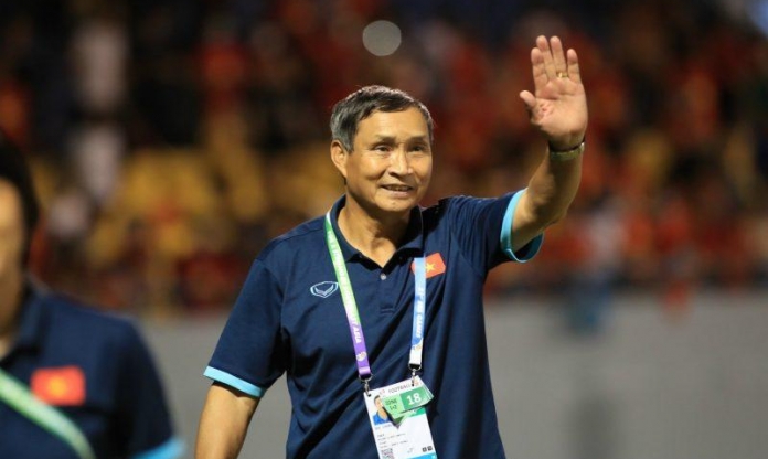 HLV Mai Đức Chung: 'Phần thắng thuộc về các con, thua bác sẽ nhận cho'