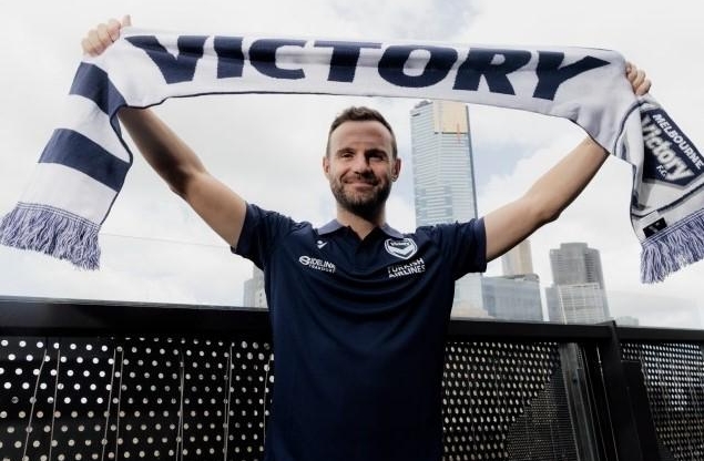 Cựu sao MU và Chelsea quyết gắn bó lâu dài với bóng đá châu Á