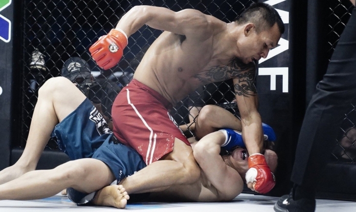 Trần Quang Lộc tạo địa chấn, hạ knock-out Lý Tiểu Long ngay hiệp 1