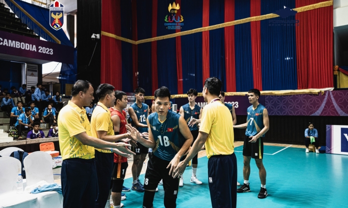 ĐKVĐ Indonesia 'nhấn chìm' Việt Nam ở bán kết bóng chuyền nam SEA Games 32