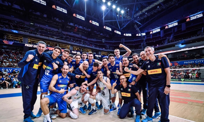 ĐKVĐ bóng chuyền nam thế giới 'hạ gục' Brazil tại VNL 2023
