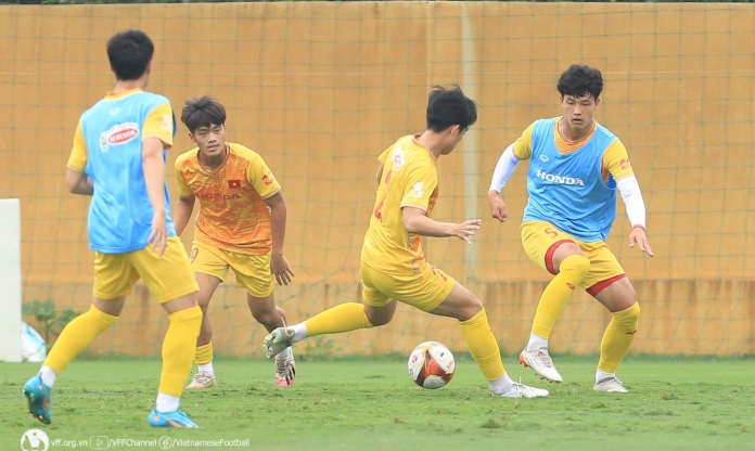 Một nhóm U23 Việt Nam đến Qatar muộn so với đồng đội