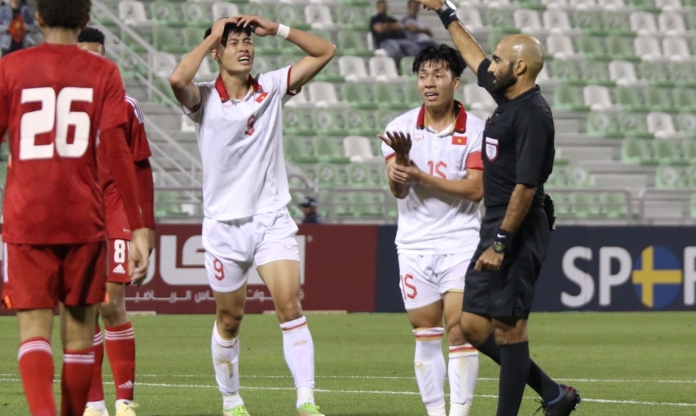 HLV Troussier ra quyết định không ai ngờ tới với U23 Việt Nam