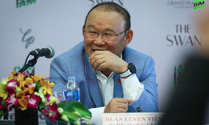 HLV Park Hang Seo có hành động bất ngờ khi trở lại Việt Nam