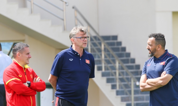HLV Troussier ra quyết định bất ngờ ngay trước SEA Games 32