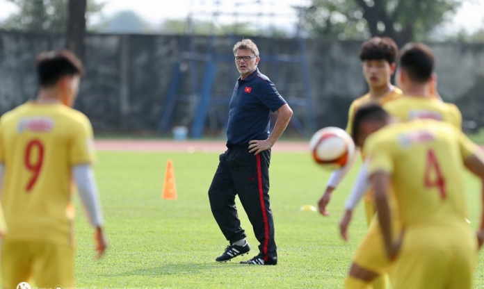 HLV Troussier lần đầu ra một yêu cầu ở Campuchia
