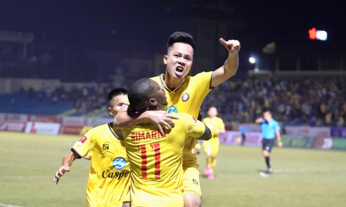 HLV Popov cùng Thanh Hoá vươn lên top đầu BXH V-League