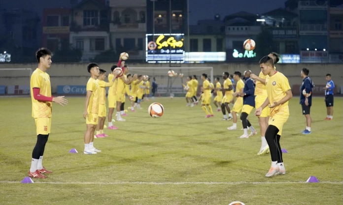 Diễn biến mới vụ đội Việt Nam doạ đình công, đến bãi biển để 'thư giãn'