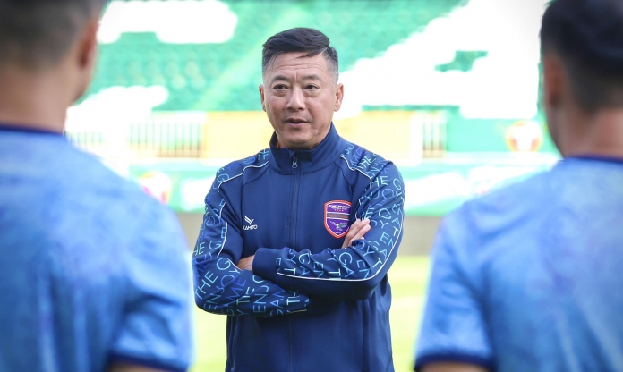 Thua CAHN, HLV Huỳnh Đức nói do 'bóng lăn nhanh hơn bình thường'