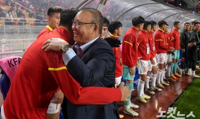 Chuyên gia châu Á đặt HLV Park Hang Seo và HLV ĐT Hàn Quốc 'lên bàn cân'