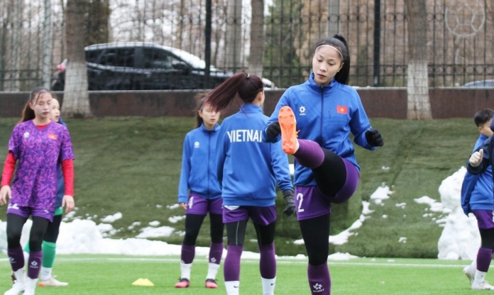 VIDEO: U20 nữ Việt Nam tập buổi đầu tiên ở Uzbekistan
