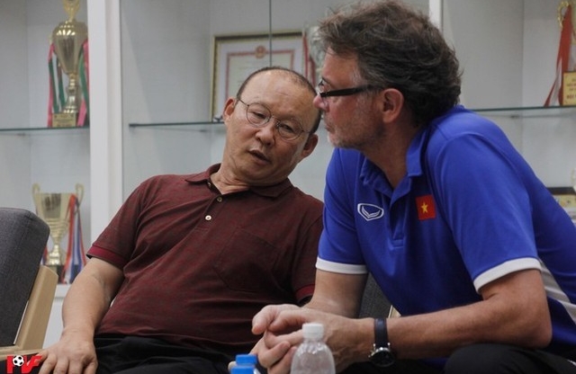 Người đại diện HLV Park Hang Seo mỉa mai ông Troussier?