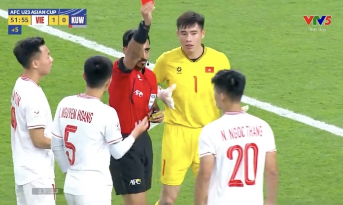 Hậu vệ Ngọc Thắng U23 Việt Nam gặp 'sự cố' sau tấm thẻ đỏ tai hại