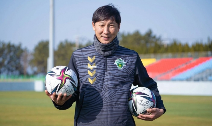HLV Kim Sang Sik: Là học trò của HLV Park Hang Seo, nhận thẻ đỏ khi đối đầu ông Troussier