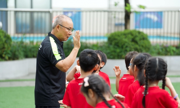 HLV Park Hang Seo trở lại Việt Nam, báo tin tuyệt vời giữa SEA Games