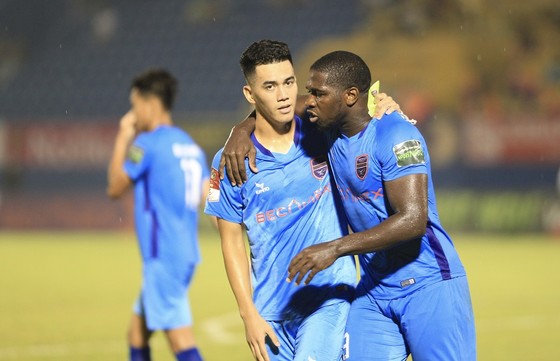 Tiến Linh nổ súng, Bình Dương thoát đáy bảng V-League