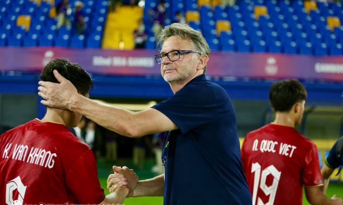 HLV Philippe Troussier đi vào lịch sử bóng đá Việt Nam
