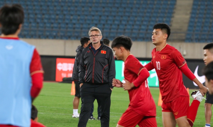 HLV Troussier 'nín thở' về trường hợp đặc biệt của ĐT Việt Nam