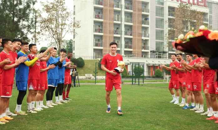 Hoàng Đức có động thái lạ với Quả bóng Vàng