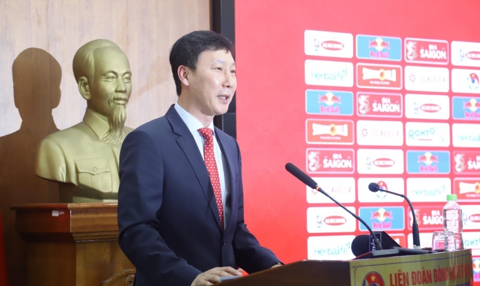 HLV Kim Sang Sik hé lộ lời dặn dò của HLV Park Hang Seo