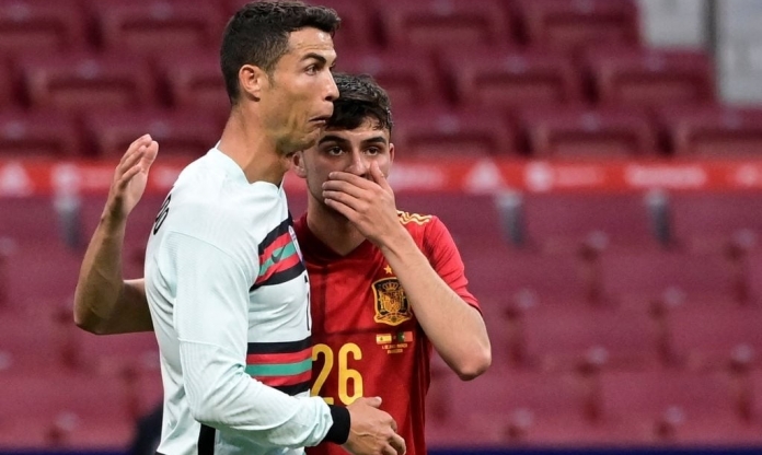 Sao trẻ Tây Ban Nha cân bằng thành tích của Ronaldo