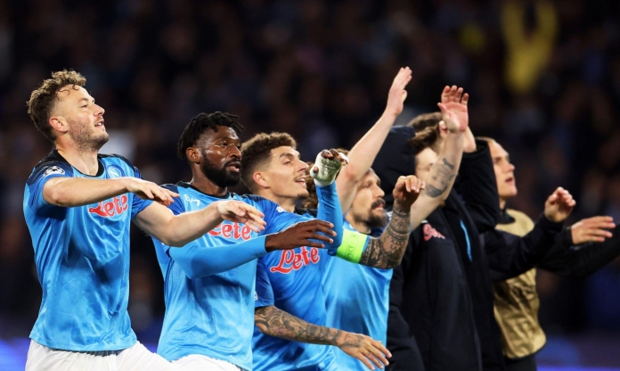Hủy diệt Frankfurt, Napoli thẳng tiến vào vòng tứ kết