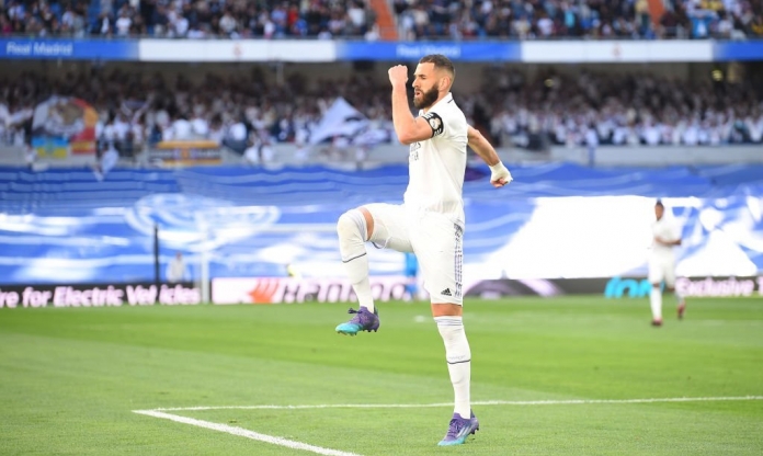 Benzema lập hat-trick, Real 'đánh tennis' giữa lòng Bernabeu