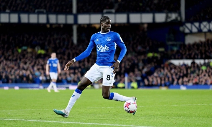 Arsenal nhắm mục tiêu đắt giá của Chelsea