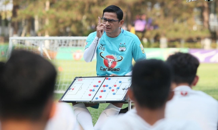 HLV Kiatisuk nói ‘lời gan ruột’ với CLB HAGL trước ngày V-League trở lại