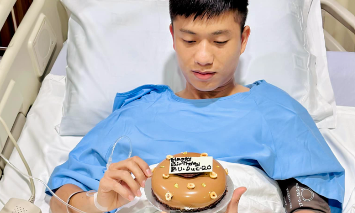 Phan Văn Đức báo tin vui đến NHM trong ngày sinh nhật đặc biệt ở Singapore