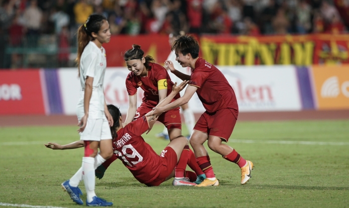 ĐT nữ Việt Nam nhận 'doping cực khủng' sau tấm HCV SEA Games 32