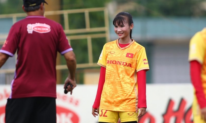 Tân binh Thùy Linh thần tượng 'Beckham' của ĐT nữ Việt Nam