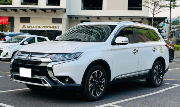 Mitsubishi Outlander chạy 3 năm rao bán với giá thấp bất ngờ