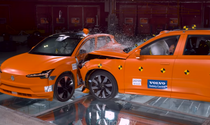 Volvo 'chơi liều' test va chạm xe kiểu mới, có người ngồi trong xe thử nghiệm