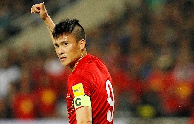 Tiền đạo vĩ đại nhất ĐT Việt Nam học xong bằng HLV hạng B