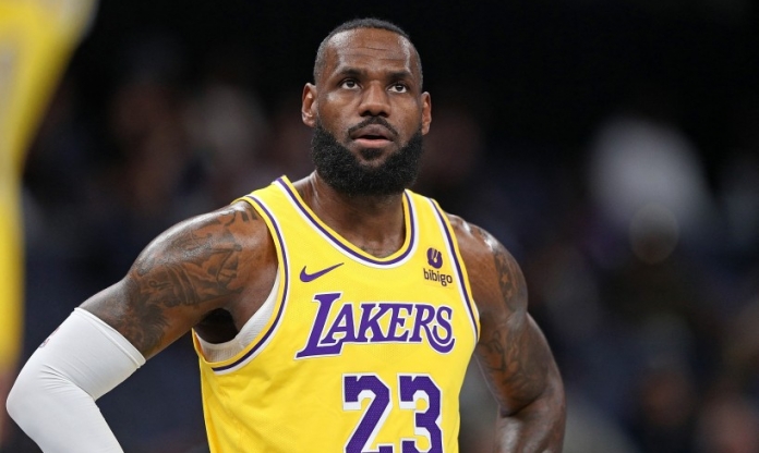 LeBron James phản ứng trước tin đồn về tương lai