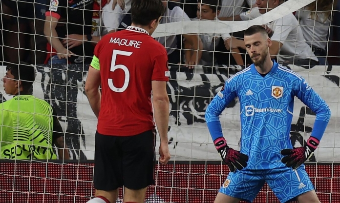 Sau sai lầm khó tha thứ, Maguire và De Gea cãi nhau ngay trên sân