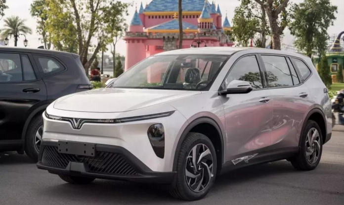 VinFast Limo Green phá chuỗi 3 năm 'vô đối' của Mitsubishi Xpander ở phân khúc MPV