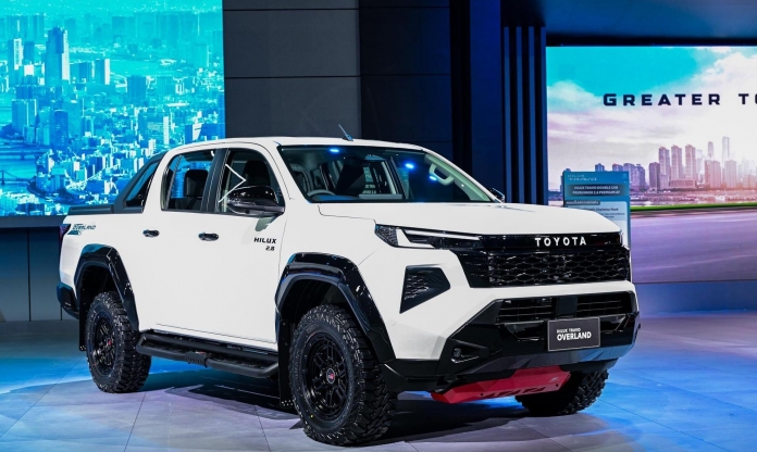 Đại lý báo nhận cọc Toyota Hilux 2026: Dự kiến có 3 phiên bản, về Việt Nam ngay đầu năm sau?