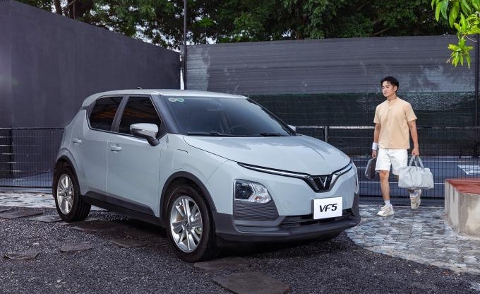 VinFast VF 5 tiếp tục áp đảo phân khúc SUV cỡ A: Xe xăng hụt hơi, tân binh chưa đủ lực bứt phá