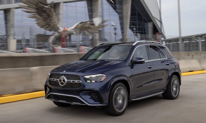 PHEV hạng sang Mercedes-Benz GLE 400e chốt giá 4,669 tỷ đồng tại Việt Nam, chạy thuần điện hơn 110 km