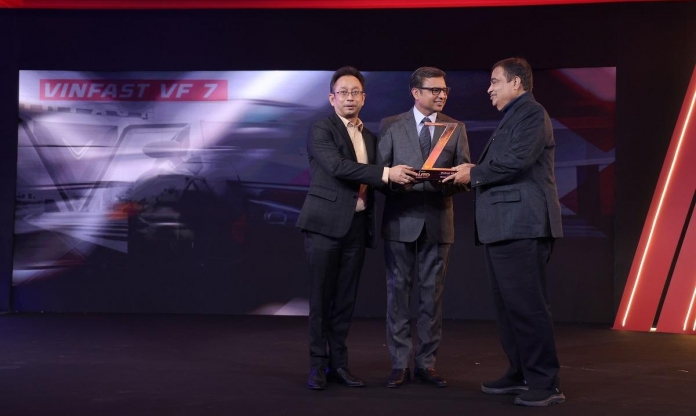 VinFast VF 7 thắng giải 'Thiết kế của Năm' tại sự kiện Zee Media Auto Summit 2025 ở Ấn Độ
