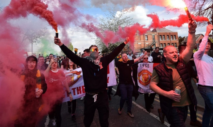 Nhà Glazer bán MU đầu năm 2023, fan 'ngất ngây' với danh tính chủ mới