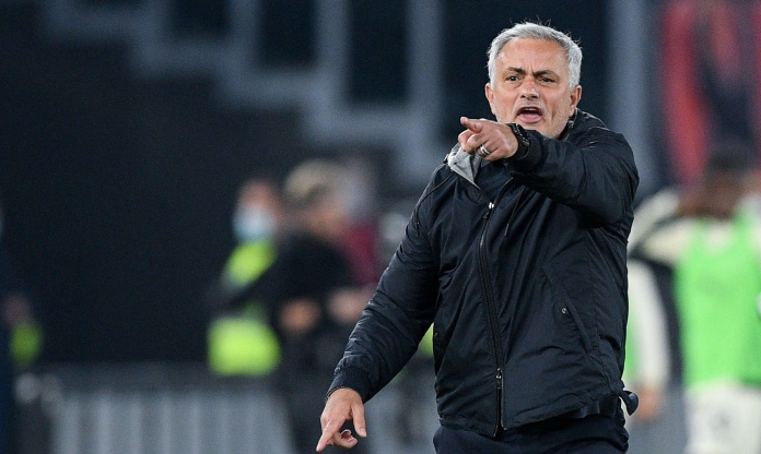 Juventus bị trừ điểm, Mourinho nói thẳng 'trò hề'