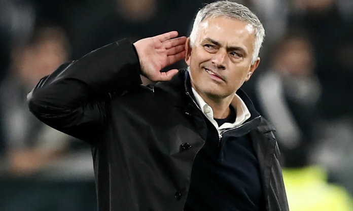 Mourinho đáp trả cực gắt sau khi bị UEFA phạt nặng