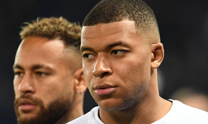 Phản ứng của Mbappe khi được Neymar dạy cho bài học về kỹ năng