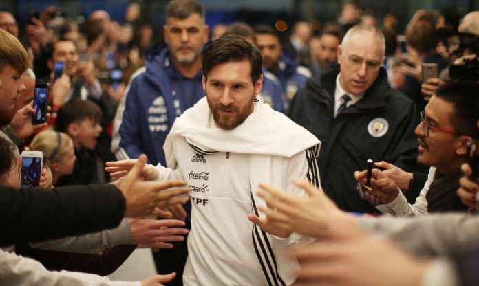 Vừa đặt chân tới Mỹ, Messi đã báo tin không thể buồn hơn với NHM